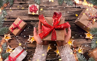 Изящно и практично: 16 идей для новогодних подарков близким 