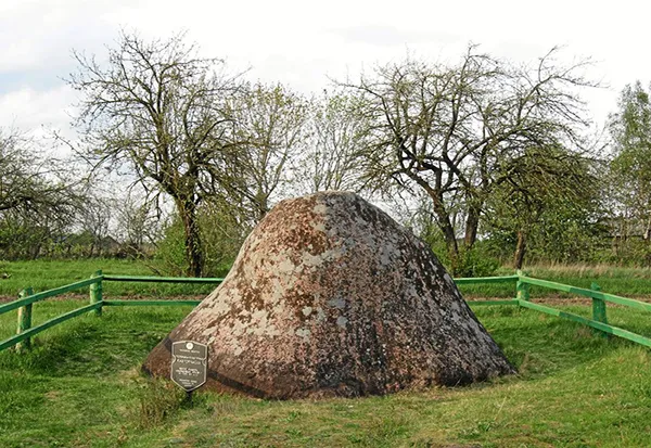Камена