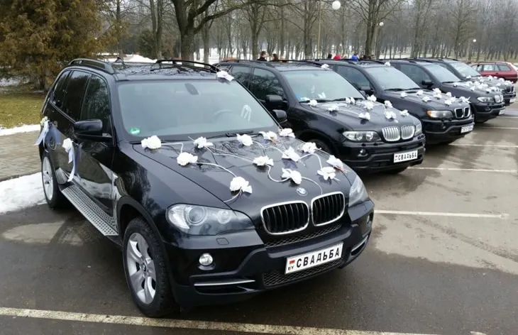 Авто напрокат для свадебного кортежа