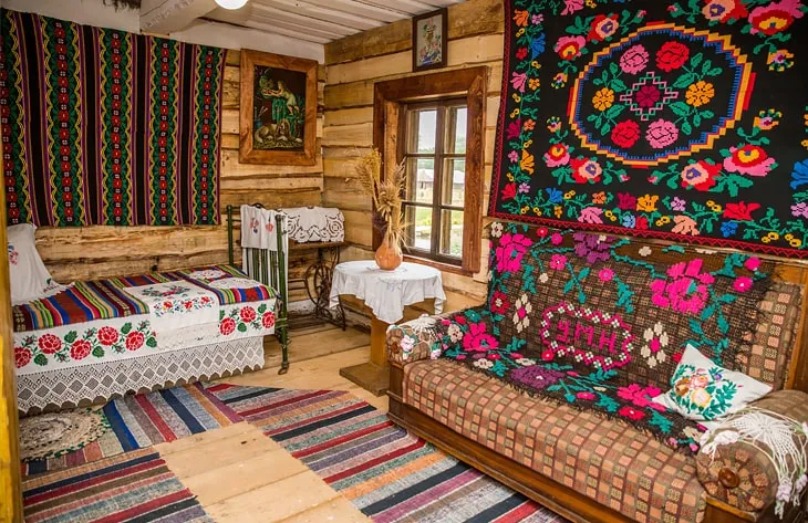 Интерьер ткацкой мастерской в «Суле»