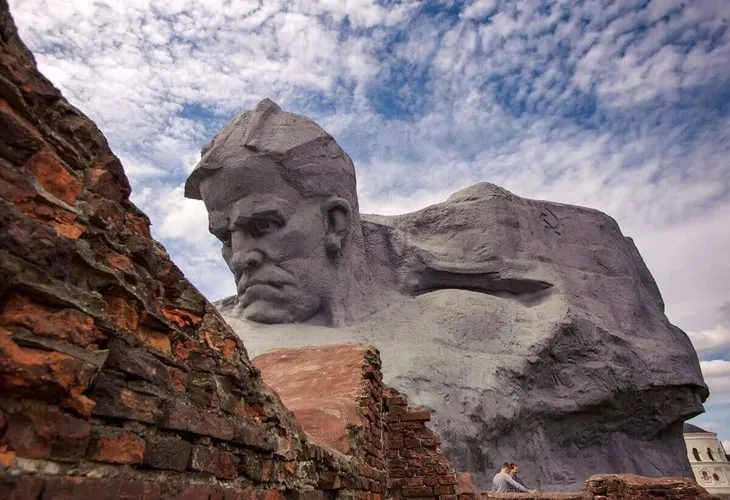 Монумент «Мужество»