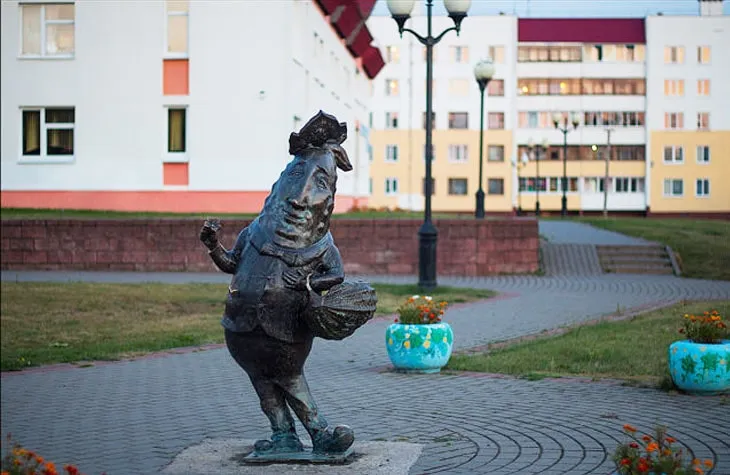 Памятник огурцу в Шклове