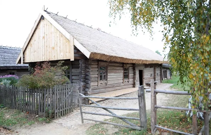 Памятник народной архитектуры в «Строчицах»