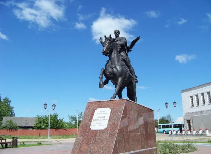 Памятник Всеславу Вародею в Полоцке