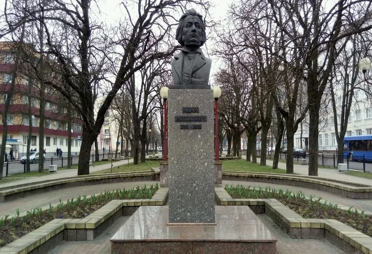 Памятник Адаму Мицкевичу