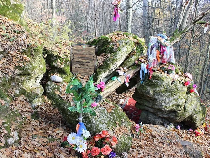 Понклонные камни в д. Горка