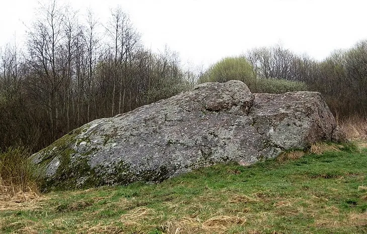 Великий камень (д. Горки)