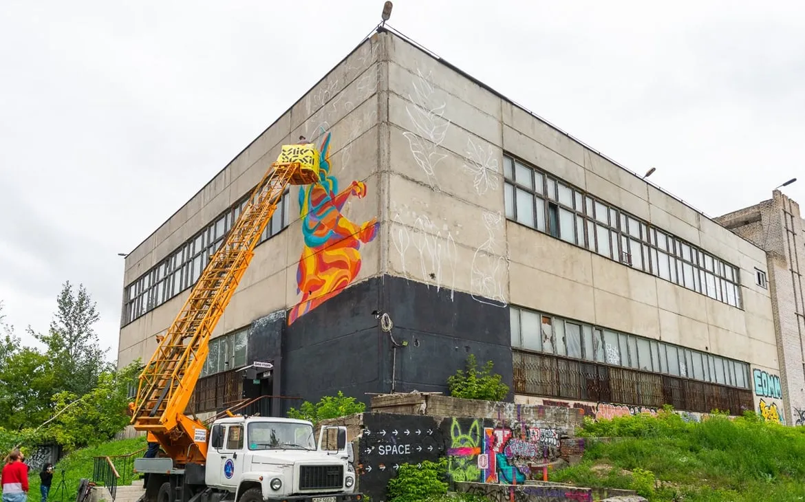 Мурал на ул. Октябрьской 16/3