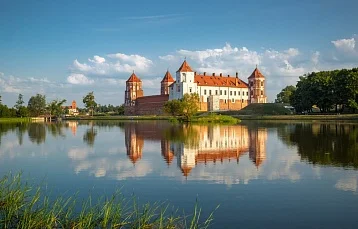 Мир: замок и церковь-усыпальница Святополк-Мирских