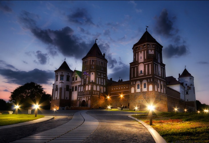Ночь в Мирском замке (Гродненская область, Беларусь)