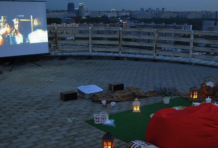 Кинотеатр на двоих на панорамной крыше в Минске