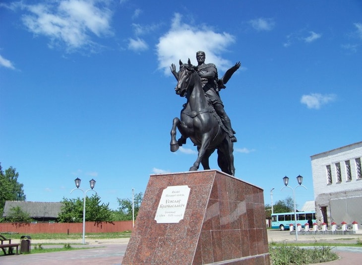 Памятник Всеславу Вародею в Полоцке