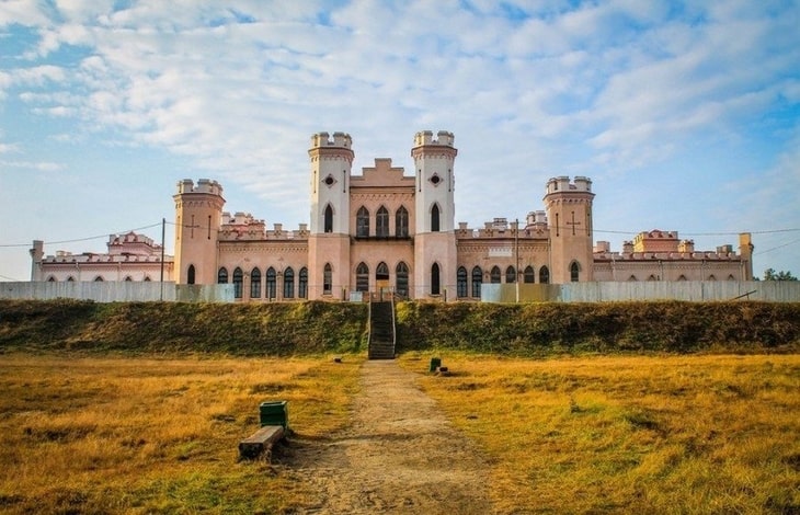 Неоготический замок Пусловских в Коссово