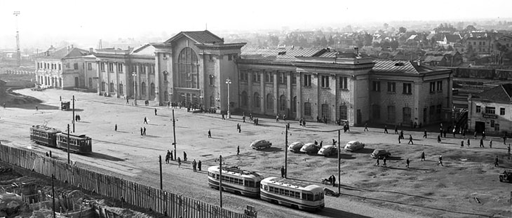 Минский железнодорожный вокзал, перестроенный в 1940 году в стиле неоклассицизм