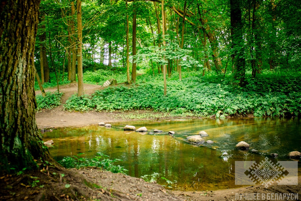 Старинный парк с ручьями при усадьбе Огинских (Залесье, Гродненская область, Беларусь)