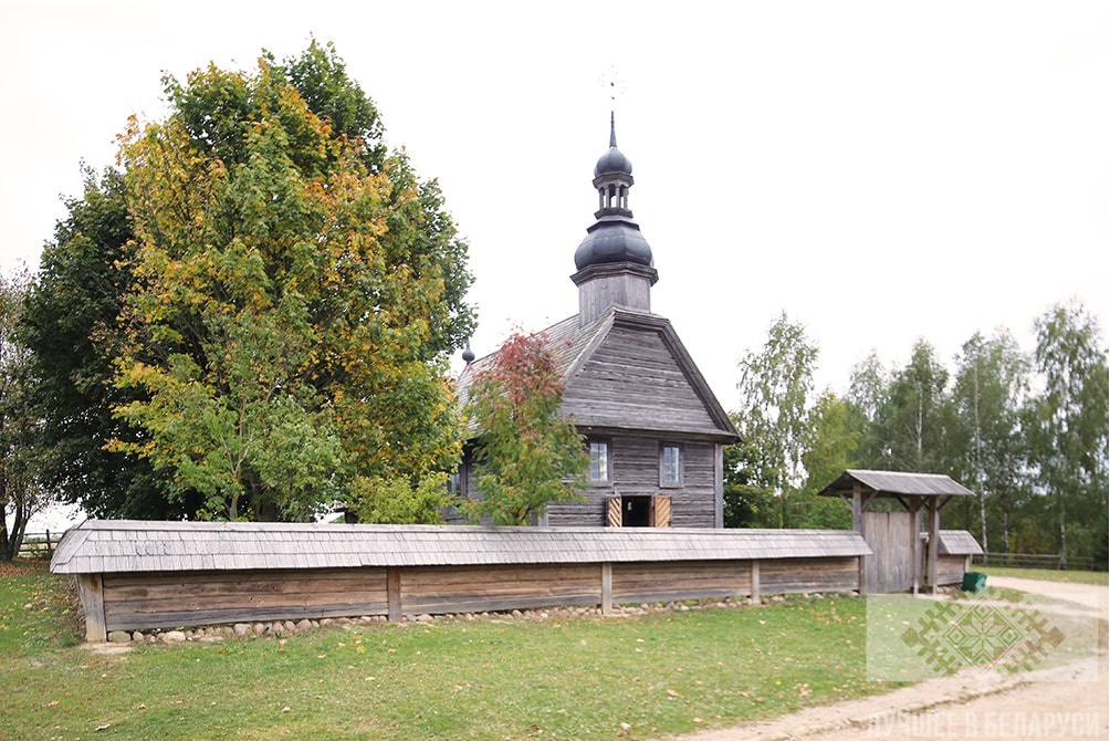 Покровская церковь из деревни Лонговичи Клецкого района (музей в д. Озерцо, Минская область, Беларусь)