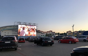 Новый автокинотетр открылся за Футбольным манежем в Минске