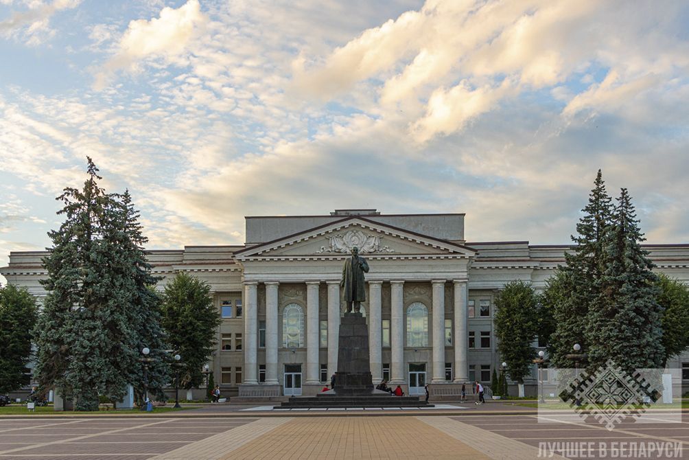 Молодечно: парк Победы, пешеходная улица им. С. Притыцкого, Костел св. Казимира и еще 4 объекта