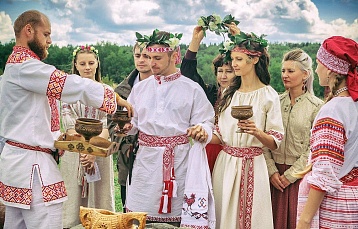 Музей в «Строчицах» приглашает молодожёнов отметить свадьбу по-белорусски