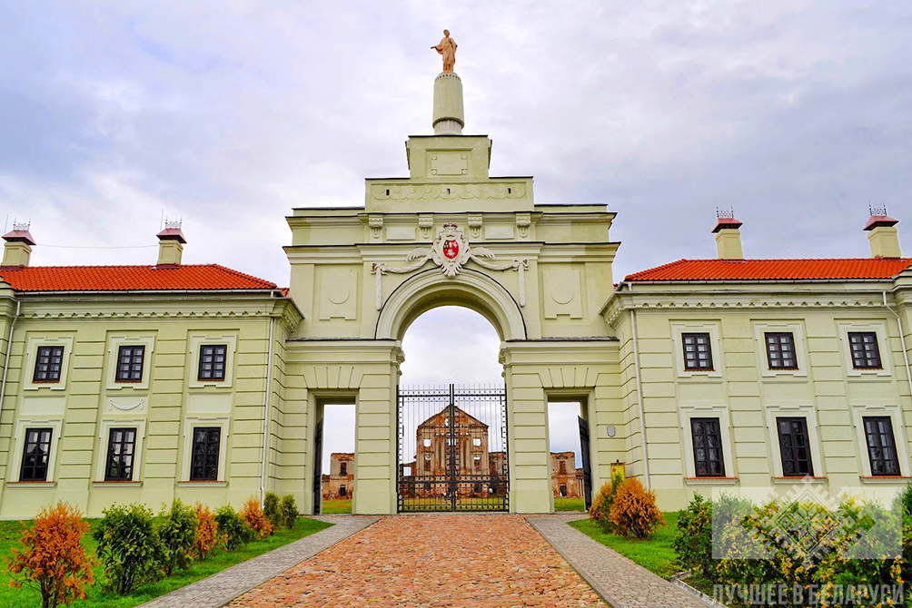 Ружанский замок: дворец Сапег