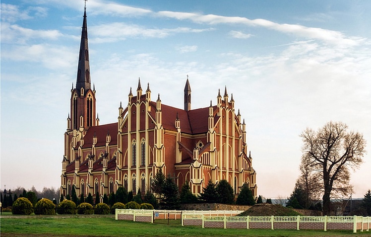 Гервяты: костел Святой Троицы, мельница в стиле фахверк и еще 3 объекта