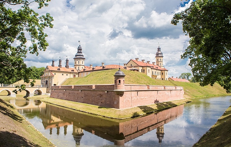 Несвиж: дворец Радзивиллов, костёл Тела Господня и ещё 10 объектов