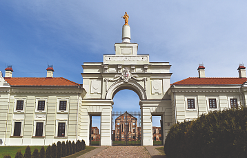 Ружаны: дворец Сапегов, Петропавловская церковь и ещё 3 объекта