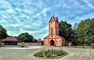 Майскія вандроўкі: афіша тэматычных дзён у Дукорскім маёнтку