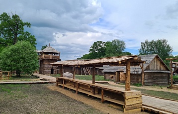 В Дукорском маёнтке появился новый объект – средневековое городище. Фото