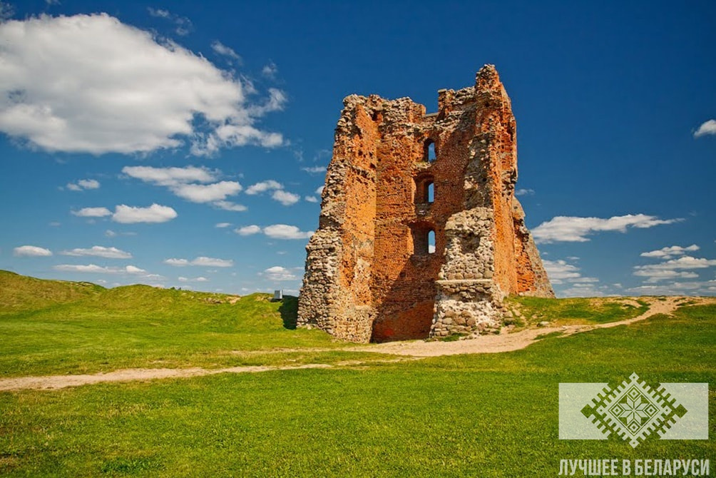 Замковая гора и развалины замка (Новогрудок, Гродненская область, Беларусь)