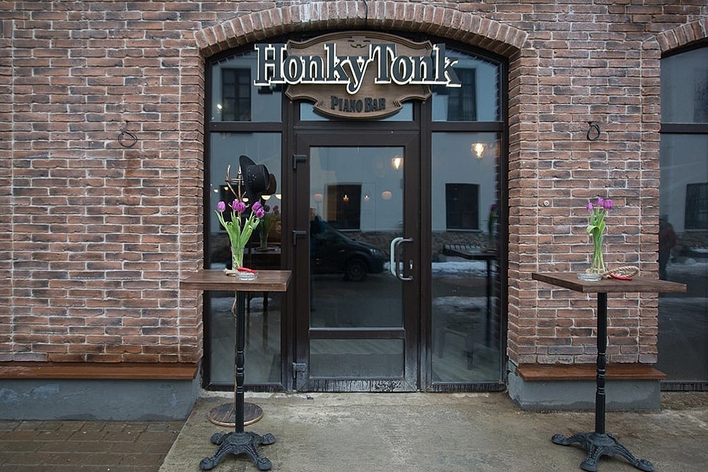 Бар Honky Tonk Piano Bar («Хонки Тонк Пиано Бар»)
