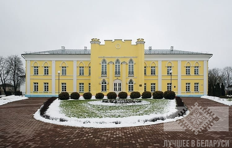 Главный фасад дворца Потёмкиных и Голынских (Кричев, Могилёвская обл., Беларусь)