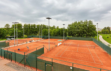 Теннисный клуб WIMC («Whom It May Concern»)