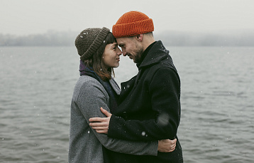 «Love is…»: выбираем подарок на 14 февраля, который точно понравится