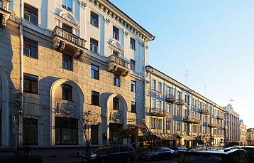 Улица Карла Маркса: Национальный исторический музей, Александровский сквер и ещё 4 объекта