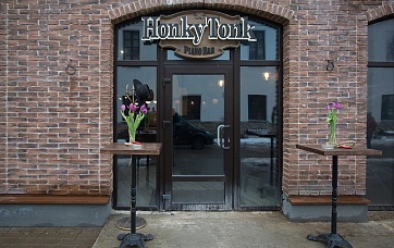 Бар Honky Tonk Piano Bar («Хонки Тонк Пиано Бар»)